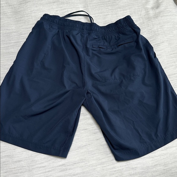 Rhône Shorts - Picture 2 of 4